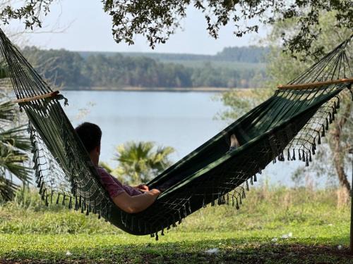 Puerto Libertad House | Lakeview Retreat: Pet-Friendly Family Accommodations
