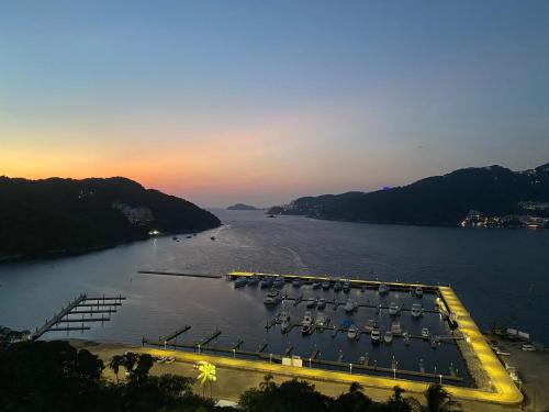 Puerto Marques Apartment | Oceanfront Getaway with Breathtaking Views in Acapulco