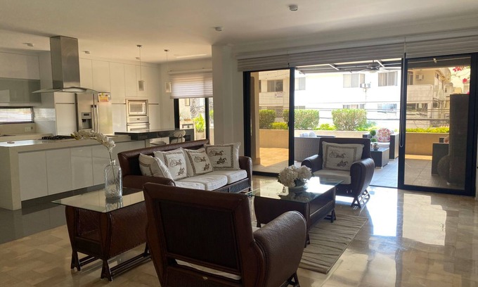 Kennedy Apartment | Top-Rated 2-Level Apartment in Kennedy Vieja for Families