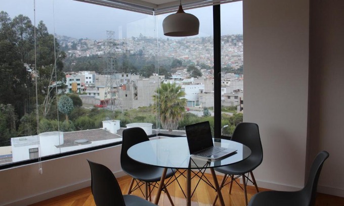 Las Tolas Apartment | Elegant Urbanización el Condado Retreat - Rated 9/10