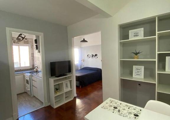 Mar del Plata Apartment | Prime Location: Temporary Apartment Near Avenida Colon