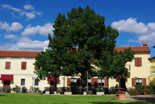 Altipiano Est Hotel | Dependance Lipa: Pet-Friendly Retreat with Top Ratings
