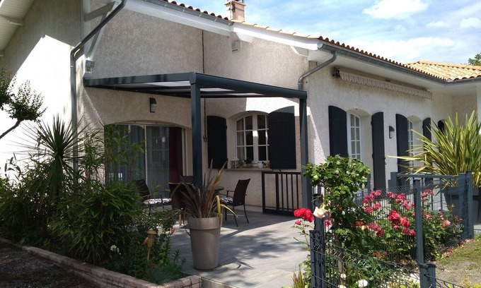 Cestas Apartment | Enchanting Retreat with Pool and Ocean View Awaits You