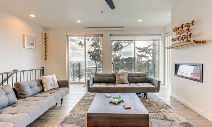 Depoe Bay House | Cozy Depoe Bay Townhome with Ocean Views & Great Amenities