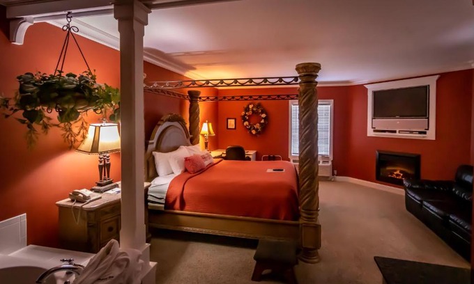La Plata Hotel | Elegant Depot Inn & Suites: Pet-Friendly with Private Pool