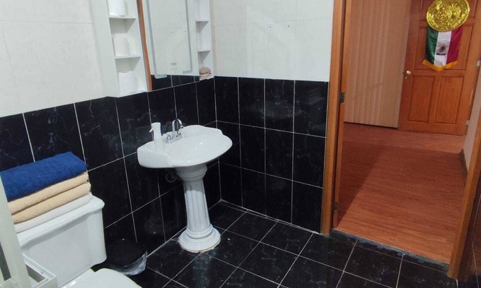 Venustiano Carranza Apartment | Dept. Spacious in CDMX 2nd floor, one block from Ciudad Deportiva