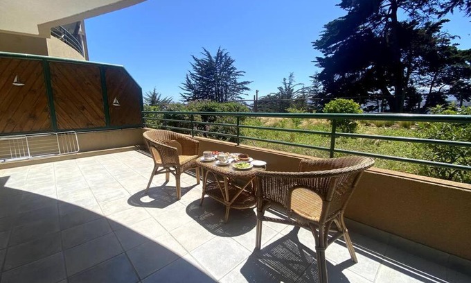Caleta Horcon Apartment | 2D-1B Oceanview Retreat with Direct Beach Access