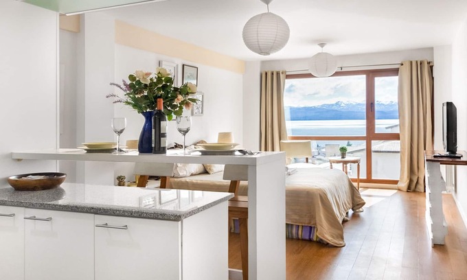 Centro Apartment | Lakeview Retreat with Pool & Spa in the Heart of N. Huapi