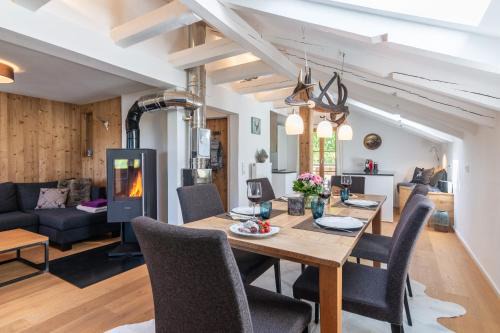 Bad Wiessee Apartment | Experience Der Hochsitz: 5-Star Comfort for Families & Pets