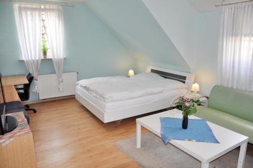 Mollbergen Hotel | Discover Der Prinsenhof: Family-Friendly with Breakfast & Dining
