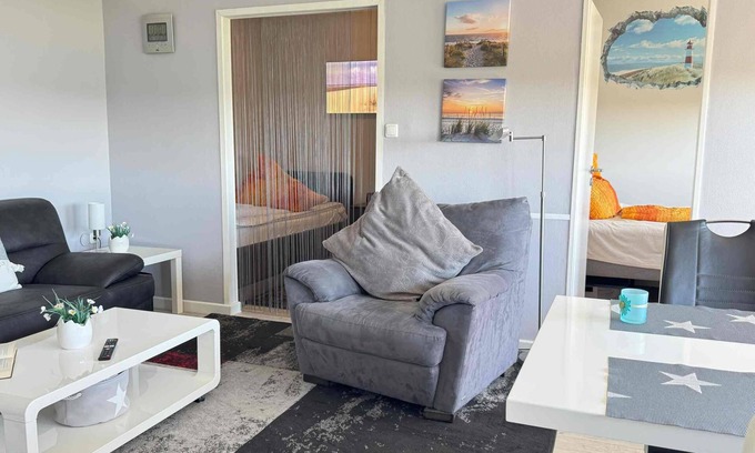 Horum Apartment | Oceanfront Retreat: Der Watt'n Watt Blick for 3 Guests