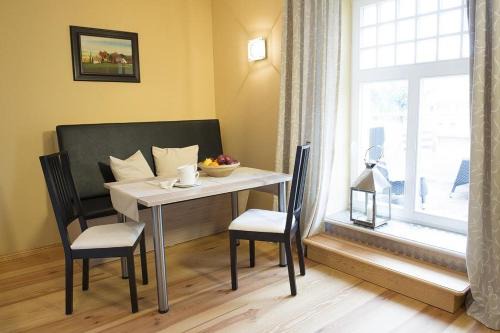 Stolpe Apartment | Welcoming Der Westflügel Ritter Florin: Pet & Child Friendly