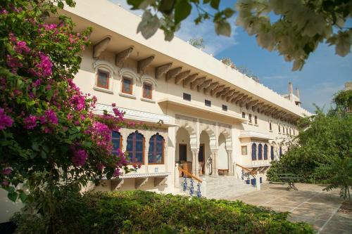 Pink City Hotel | Enchanting Dera Mandawa: 4-Star Stay with Spa & Dining