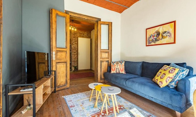 Pera Apartment | Family-Friendly Deren's Home: A 4-Star Retreat Awaits
