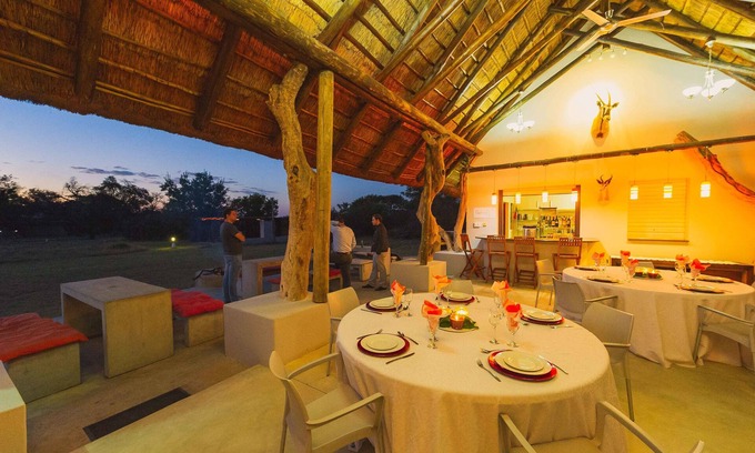 De Wagensdrift Cabin | Discover Deruxa Cottages: Family-Friendly with Pool Access