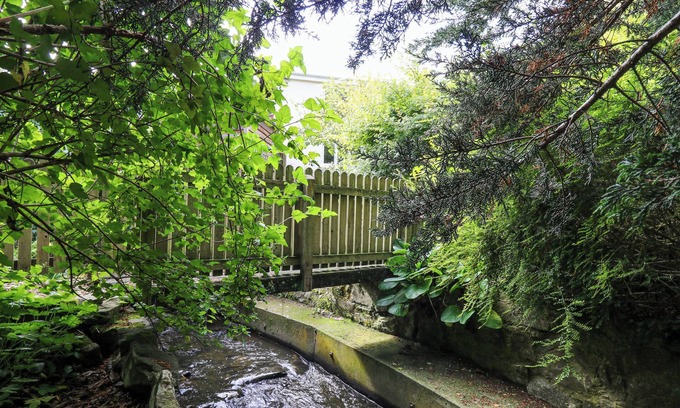 Mydroilin Cottage | Discover Derwen Villa: Pet-Friendly Retreat with Breakfast