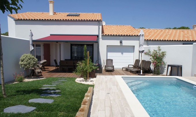 Arces House | Experience Des Boutons d'Or Group Formula with Ocean Views
