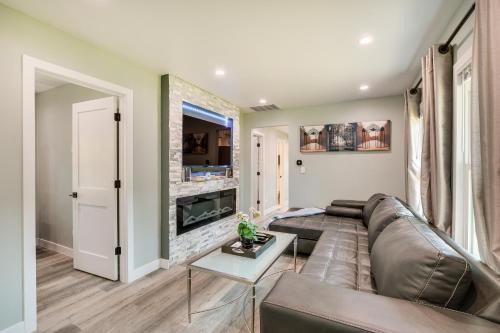 Oakton House | Family-Friendly Des Plaines Rental with Inviting Backyard