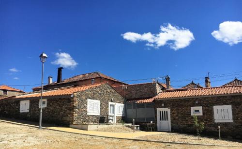 Torre de Moncorvo House | Discover Desafios da Horta: Family-Friendly & Pet Welcoming