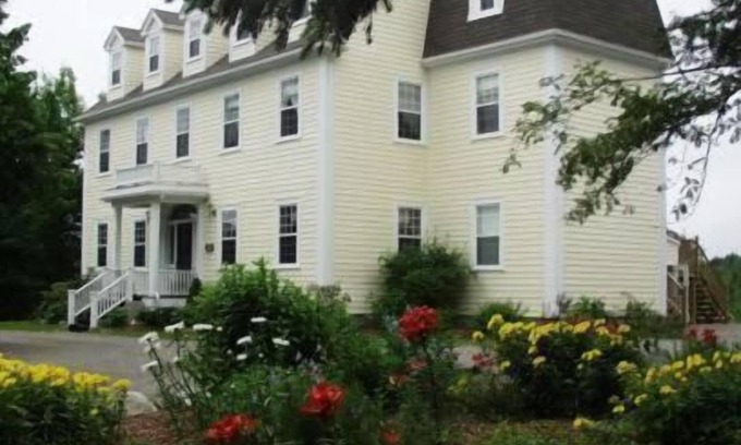 Guysborough Hotel | Discover DesBarres Manor Inn: 4-Star Family-Friendly Escape