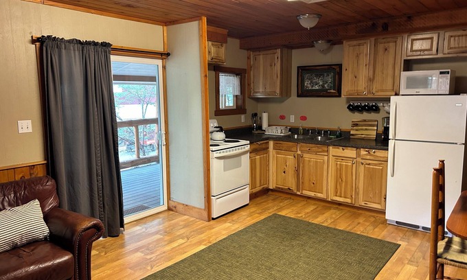 Madras Apartment | Experience Scenic River View Cabins at Deschutes River Fly Shop
