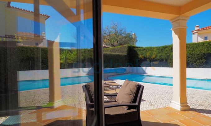 Praia del Rei Villa | Inviting Descobertas 7: Family-Friendly Villa with Pool