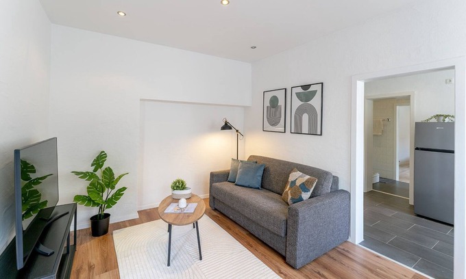 Bendorf Apartment | Cozy Retreat with Kitchen & Breakfast for Family Stays