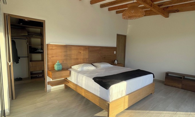 Guatape House | Experience the Enchantment of Guatapé with Premium Amenities