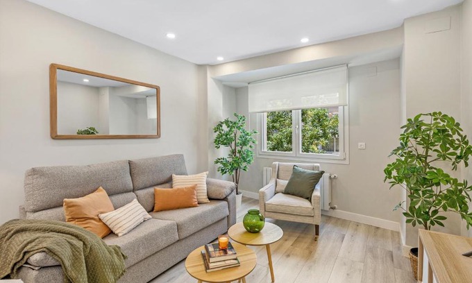 Figares Apartment | Discover Centro Cruce Recogidas: Family-Friendly Escape