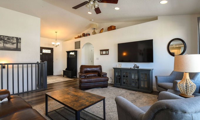Moab South Valley House | Moab Home Base with Desert & Mountain Views, Pet Friendly