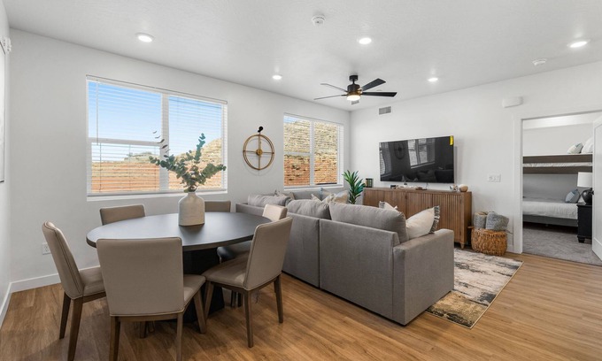 Green Springs Condo | Desert Breeze Retreat l Cozy Escape for Families