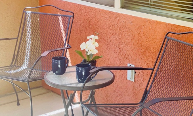 Mesquite Condo | Pet-Friendly Desert Diamond Retreat with Great Amenities!