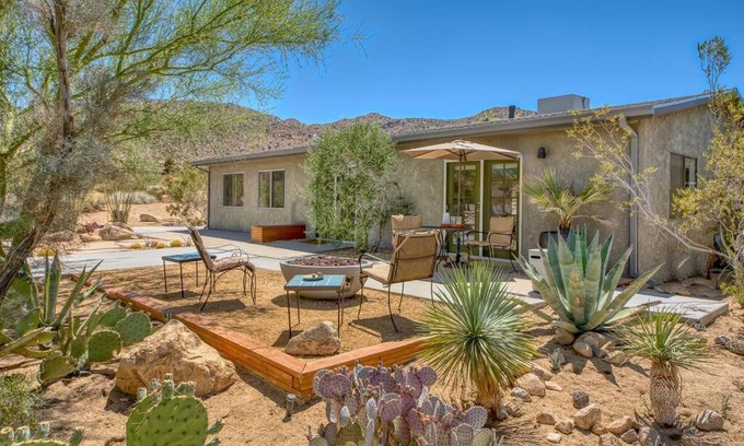 Joshua Tree Highlands House | Desert Dusk: 4-Star Oasis with Hot Tub & Family-Friendly Fun