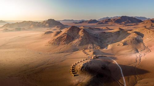 Sesriem Hotel | Desert Hills Lodge: Oceanfront Escape with Pool & Dining