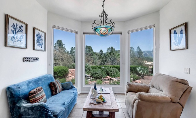 West Sedona House | Idyllic Sedona Last Wagon Estate with Hot Tub & Red Rock Views
