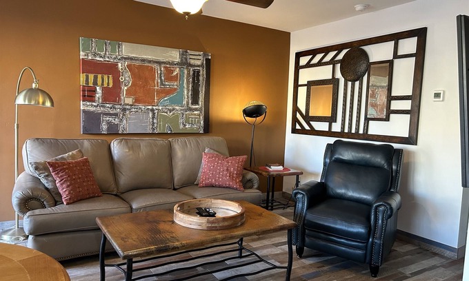 Limberlost House | Pet-Friendly Desert Morada Casita I with Pool & Breakfast