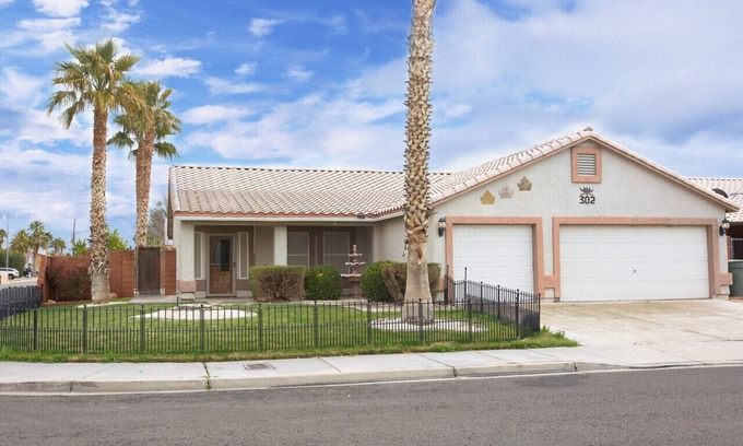 Mesquite House | Desert Oasis-Casinos-Golfing-off-road riding plus safe trailer storage!