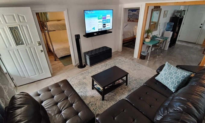 Carlsbad House | Desert Oasis Beach Bungalow: Family-Friendly Retreat