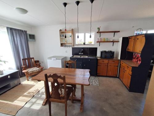 Kareeberg Apartment | Desert Ruby Retreat