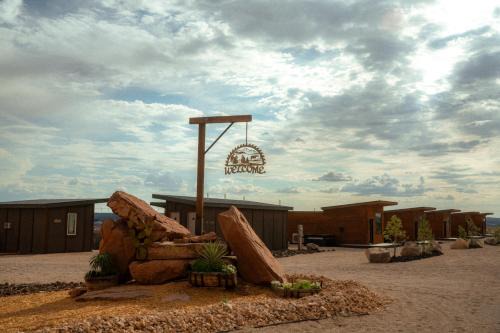 Colorado City Other | Desert Sage Retreat: Pet-Friendly Getaway with Hot Tub