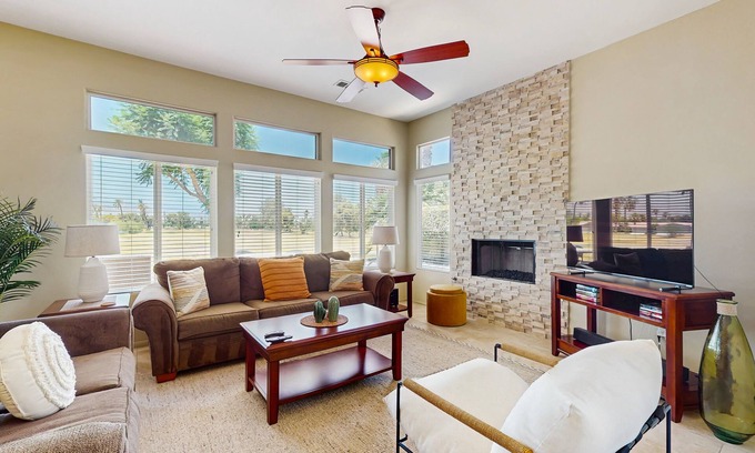 Indio House | Desert Vibes, Festival Nights, and Poolside Delights! Close to Coachella
