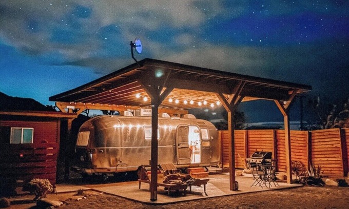 Joshua Tree Highlands House | Desert View Hideaway with Vintage Airstream Escape