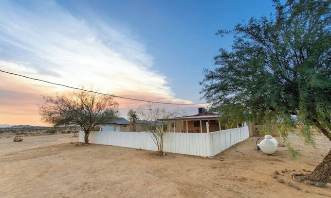 Wonder Valley House | Unforgettable Stay: Arcade, Pool & Spa on 5 Acres