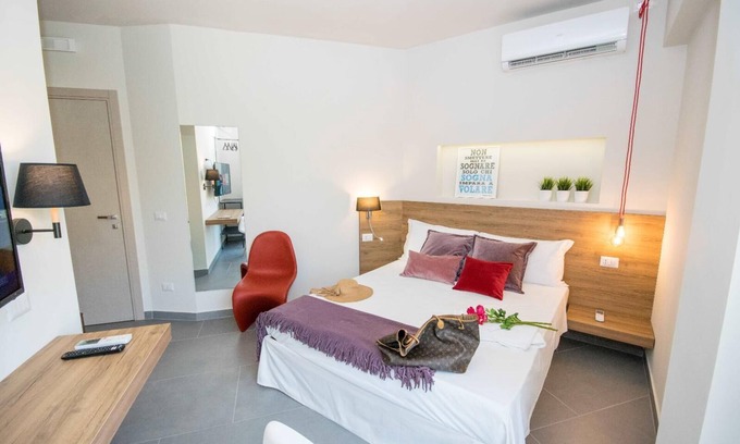 Giardini Naxos Bed & Breakfast | Modern 3-Bedroom Apartment with Spa and Breakfast Options