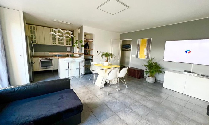 Chessy Apartment | Stylish Apartment Near Disneyland Paris, Rated 10/10!