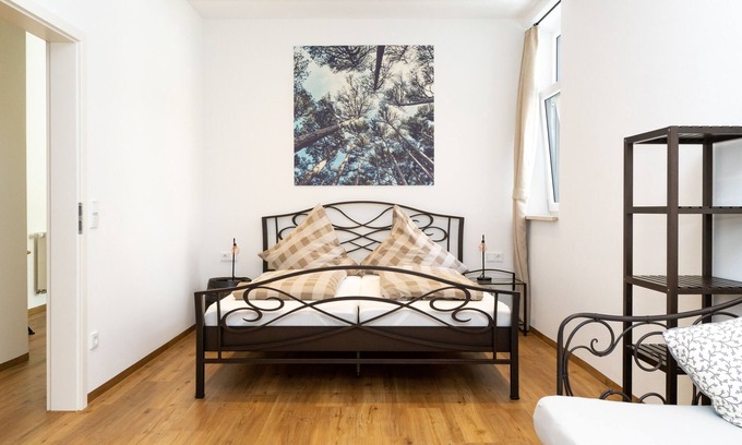 Kaufbeuren Apartment | Stylish Apartment "Fünfknopfturm" - Prime Old Town Location