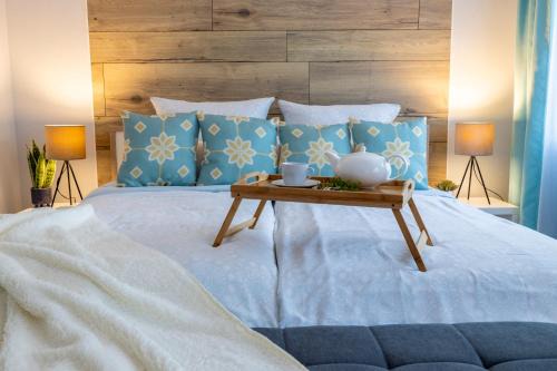 Heiligenwald Apartment | Chic Design Apartment for 4 with Ocean View and WiFi