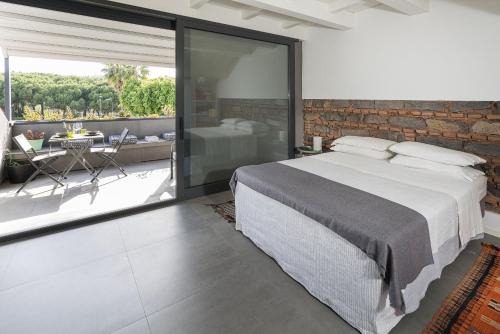 Cannizzaro Apartment | Stylish Apartment with Terrace for Family Getaways