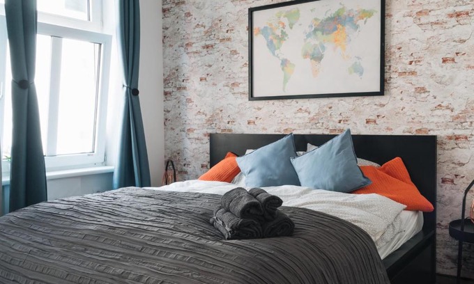 Favoriten Hotel | Stylish Design Apartment Near Opera with Hot Tub Access