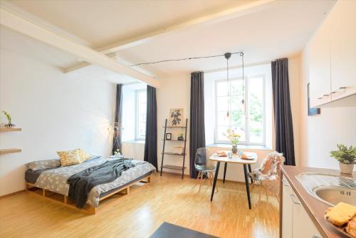 Reutlingen Apartment | Stylish Design Apartment near Market Square - Family Friendly